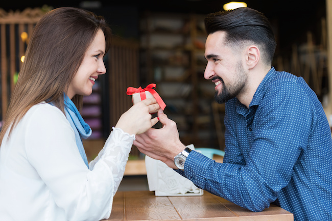 アラフォー男性との年の差恋愛はあり 付き合うメリットとデメリット Grapps グラップス