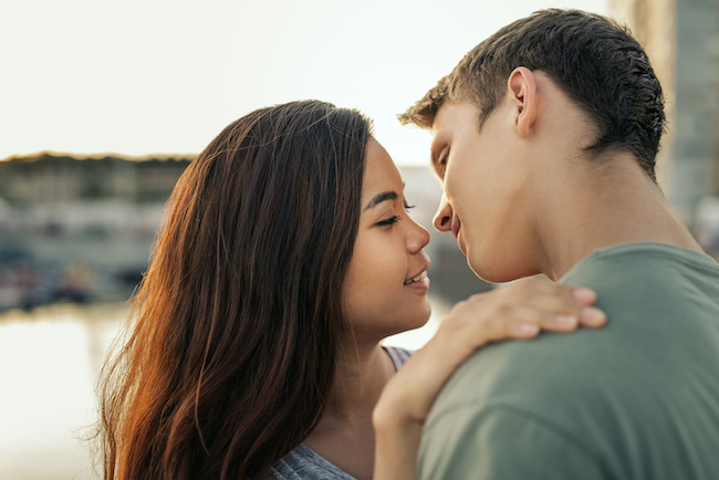 これはキスの流れ 男性の期待が膨らむシチュエーション３つ Grapps グラップス