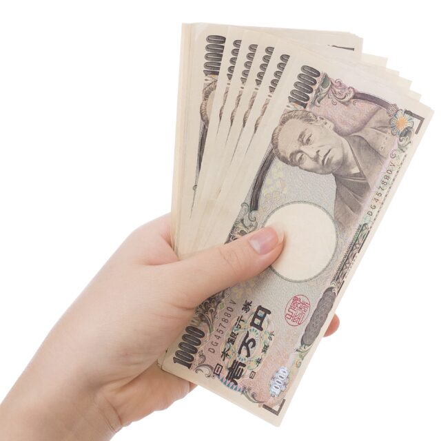 『ひゃ、100万円入ってる！』義母にもらった箱の中には分厚い”札束”が！？しかし⇒札束には”不可解な点”があり…ゾッ…